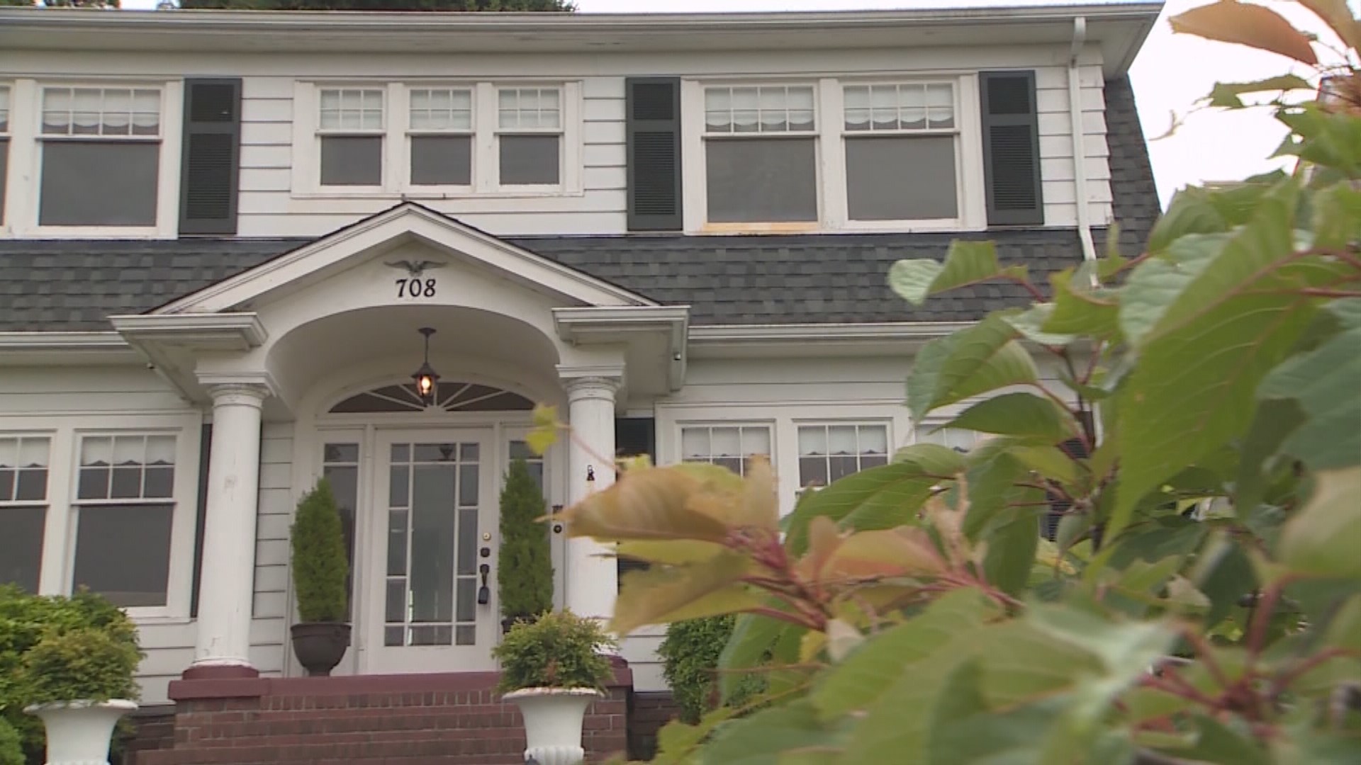 Inside the 'Twin Peaks' house in Everett